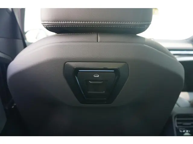 BMW 5 Serie Touring 530e 2025 Hybride Benzine 12