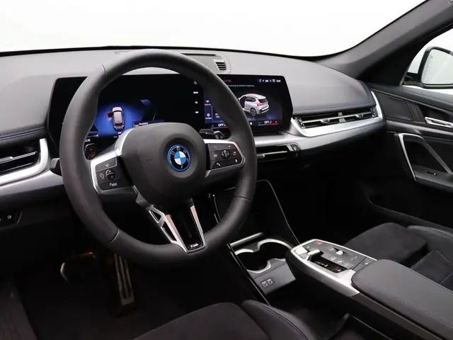 BMW X1 xDrive30e 2024 Hybride Benzine 10