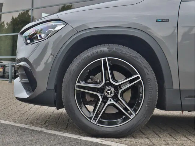 Mercedes-Benz GLA 250 e AMG Line 2021 Hybride Benzine 2