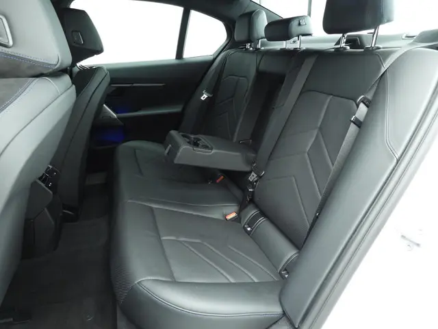 BMW 5 Serie Sedan 530e 2025 Hybride Benzine 8