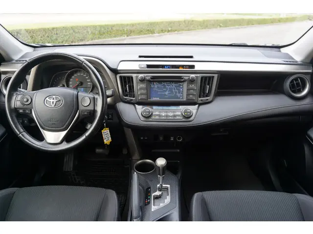 Toyota RAV4 2.0 Dynamic 4WD 2015 Benzine 8