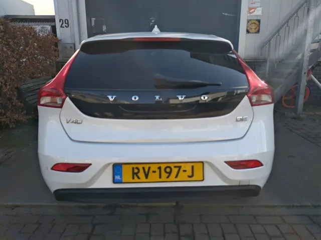 Volvo V40 2.0 D2 Ocean Race Lage km stand!! 2015 Diesel 6