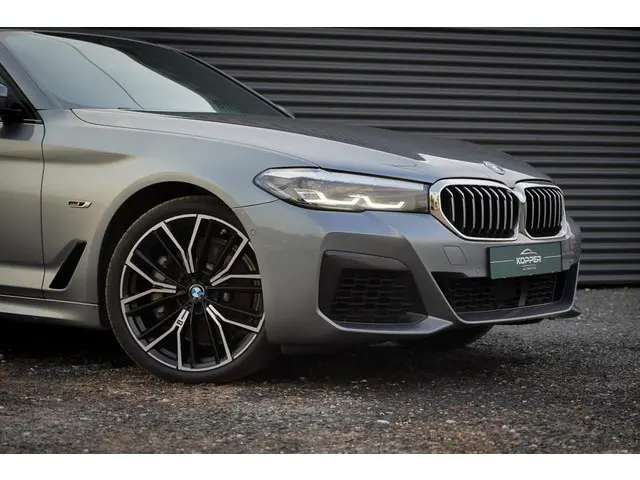 BMW 5 Serie 530e High Executive 2022 Hybride Benzine 50