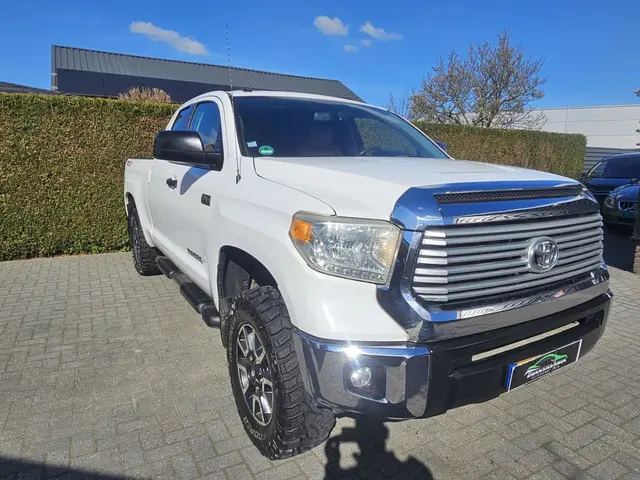 Toyota Tundra 5.7L V8 2015 Benzine 3