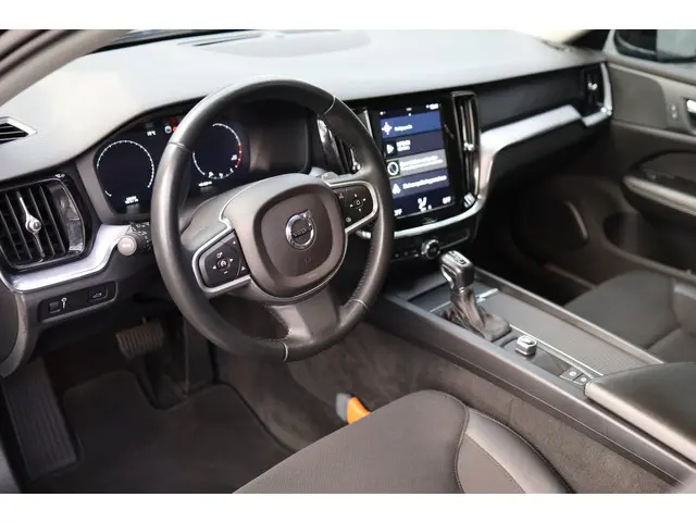 Volvo V60 2.0 T5 Momentum | 2018 Benzine 14