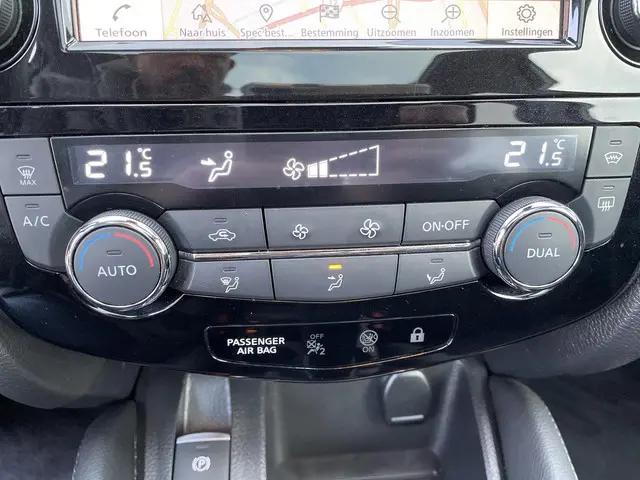 Nissan QASHQAI 1.3 DIG-T Tekna 2020 Benzine 32