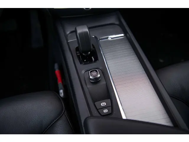 Volvo V60 2.0 B3 Essential Edition 2023 Benzine 12