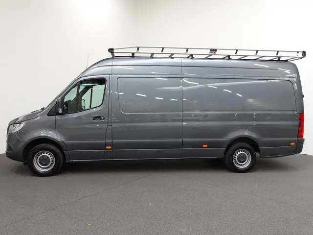 Mercedes-Benz Sprinter L3H2 Automaat 2022 Diesel 4