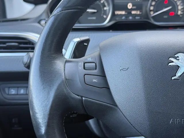 Peugeot 2008 1.2 VTi Allure 2014 Benzine 19