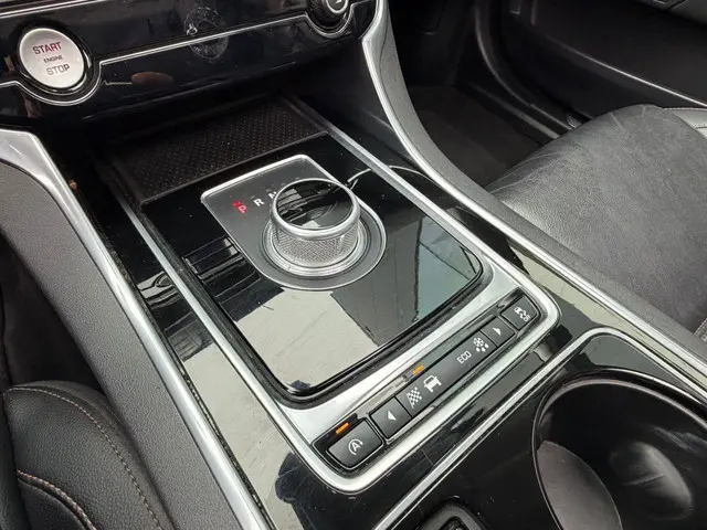 Jaguar XE 2.0 D R-Sport Dak Leer Euro-6 2017 Diesel 12