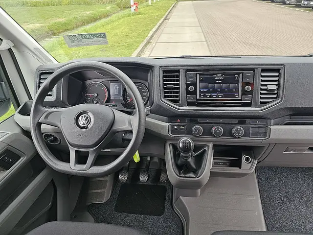 Volkswagen Crafter 2.0 2024 Diesel 8