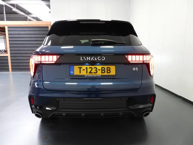 Lynk & Co 01 1.5 PHEV Plug-In 2023 Hybride Benzine 45