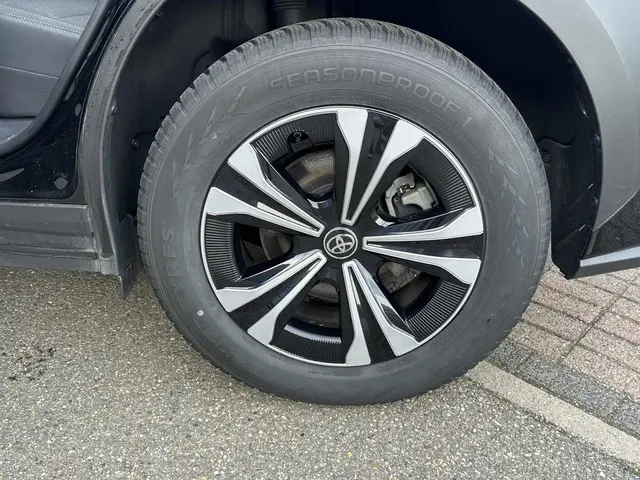 Toyota bZ4X Dynamic 71 kWh 2024 Elektrisch 10