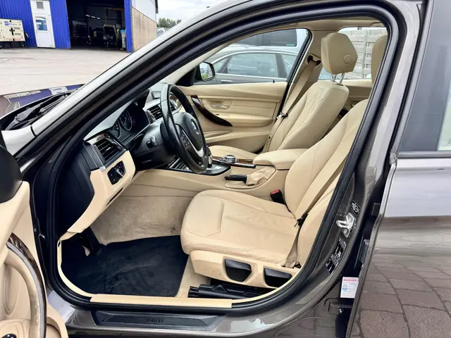 BMW 3 Serie Touring 328i High Executive 2014 Benzine 11