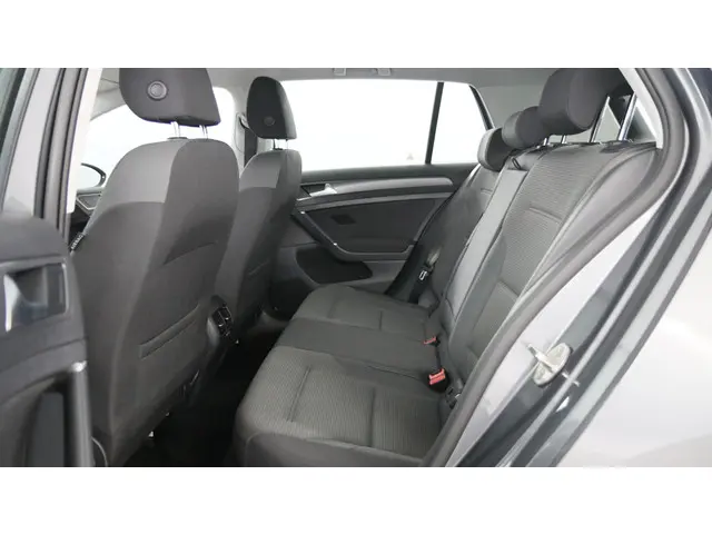 Volkswagen e-Golf 36kWh / 136pk E-DITION 2020 Elektrisch 36