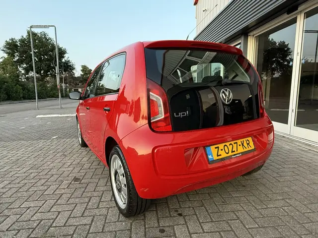 Volkswagen up! 3