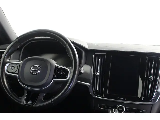Volvo V90 T4 190pk R-Design 2018 Benzine 13