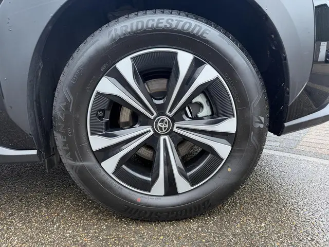 Toyota bZ4X Dynamic 71 kWh 2024 Elektrisch 3