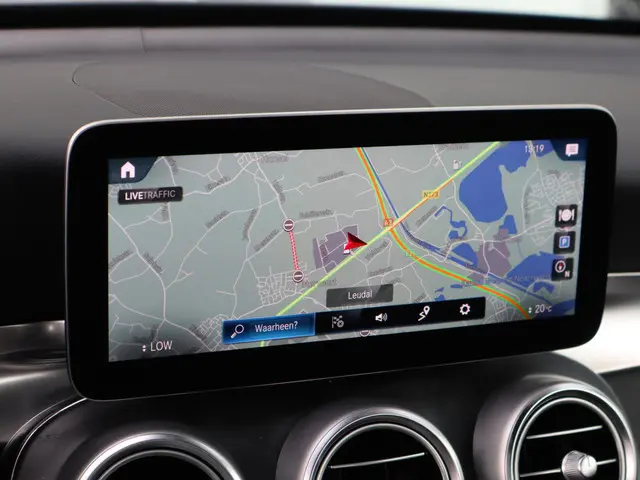 Mercedes-Benz GLC 300e 4MATIC 2020 Hybride Benzine 21