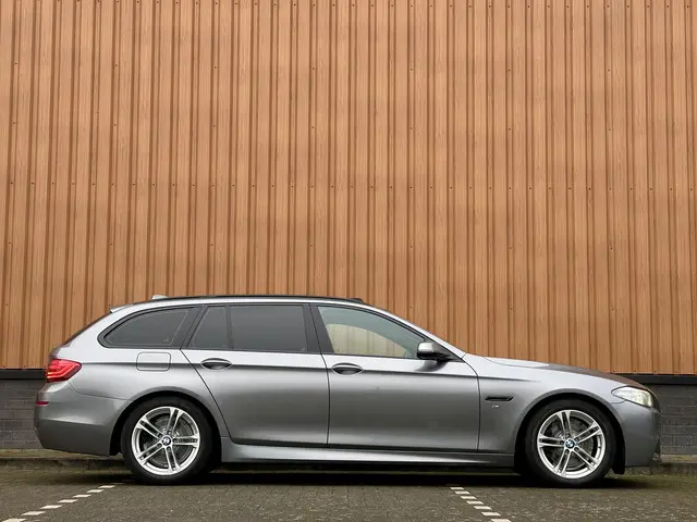 BMW 5 Serie Touring 520i Executive 2014 Benzine 4
