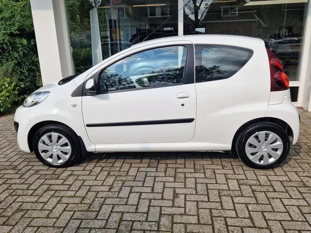 Peugeot 107 1.0 Active 2013 Benzine 17