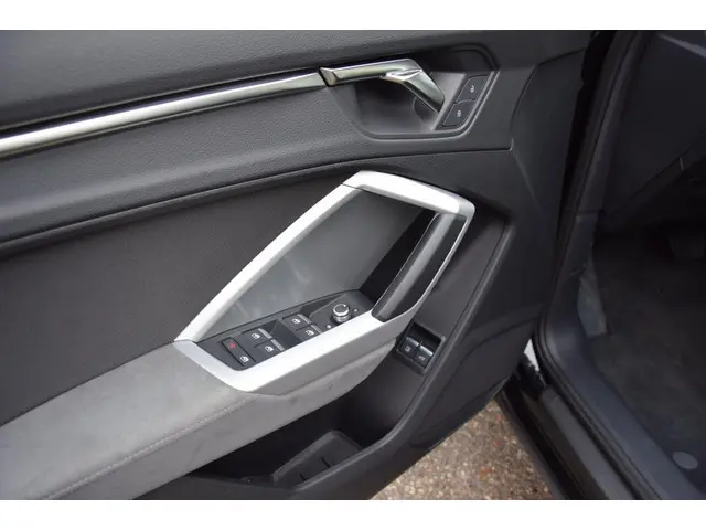 Audi Q3 45 TFSI e edition 2022 Hybride Benzine 3