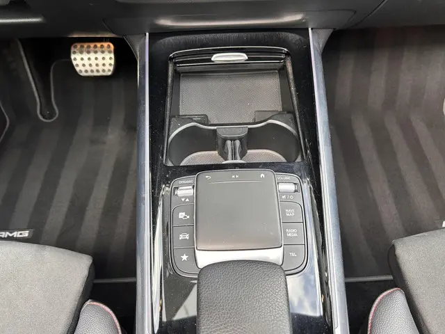 Mercedes-Benz GLA 250 e AMG Line 2020 Hybride Benzine 20