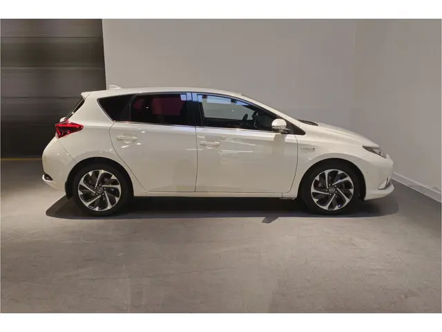 Toyota Auris 1.8 Hybrid Trend 2016 Hybride Benzine 4