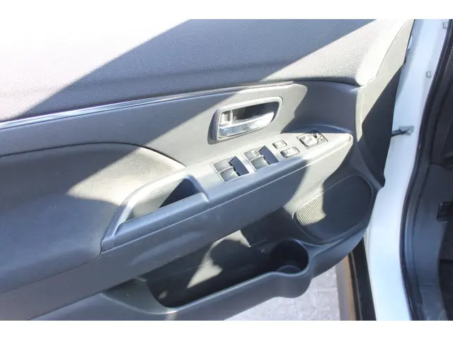 Mitsubishi ASX 1.6 Cleartec Invite+ 2015 Benzine 11