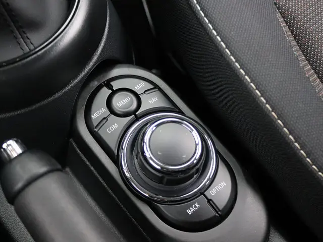 MINI 5-Deurs Cooper 2023 Benzine 11