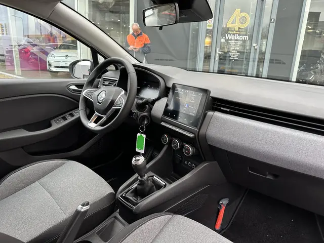 Renault Clio TCe 90 Evolution 2024 Benzine 12