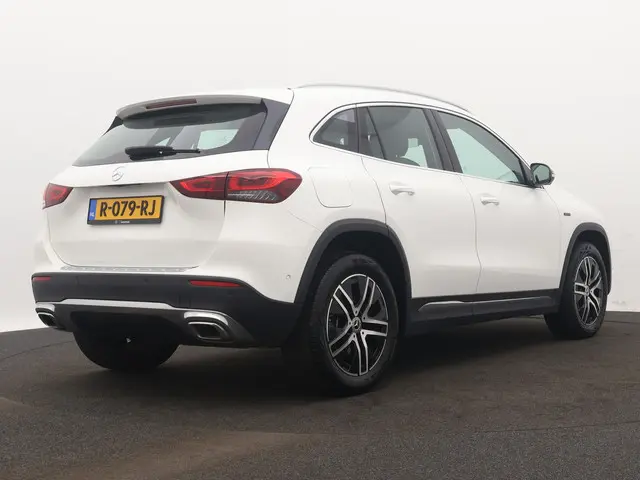 Mercedes-Benz GLA 2