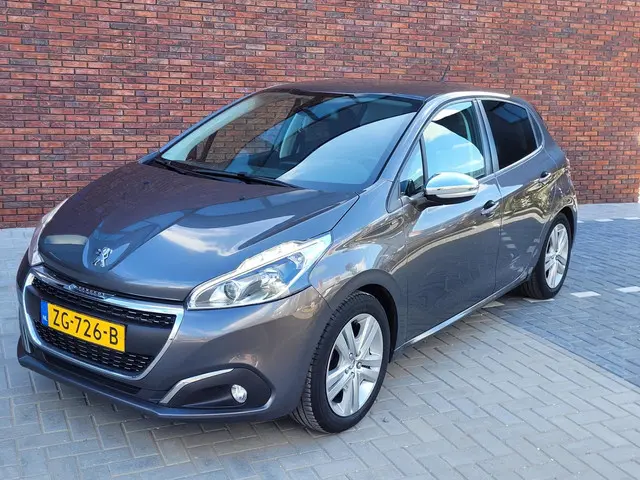 Peugeot 208 1.2 PureTech Signature 2019 Benzine 2