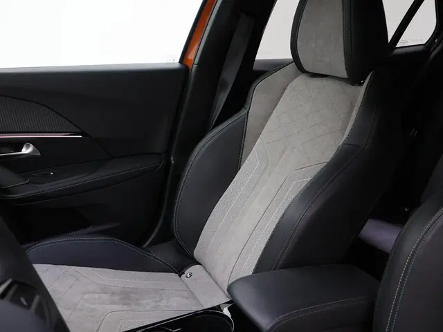 Peugeot e-2008 EV GT PACK 50 kWh 2021 Elektrisch 60