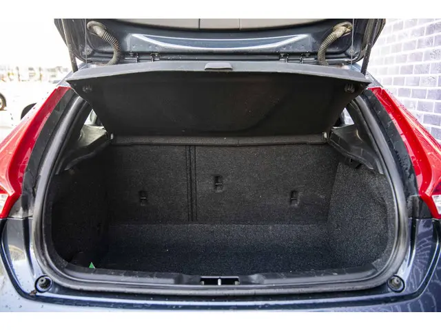 Volvo V40 1.5 T2 Polar+ 2019 Benzine 28
