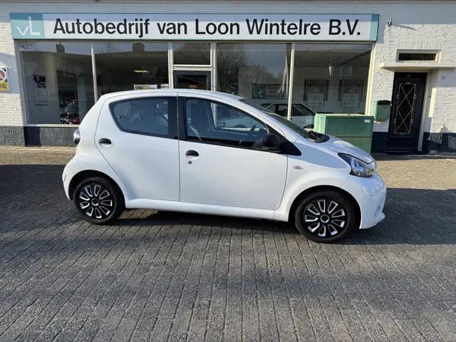 Toyota Aygo 1.0 VVT-i Now 2014 Benzine
