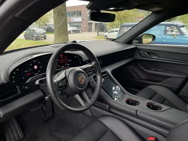 Porsche Taycan Cross Turismo 4S 93 kWh 2023 Elektrisch 19