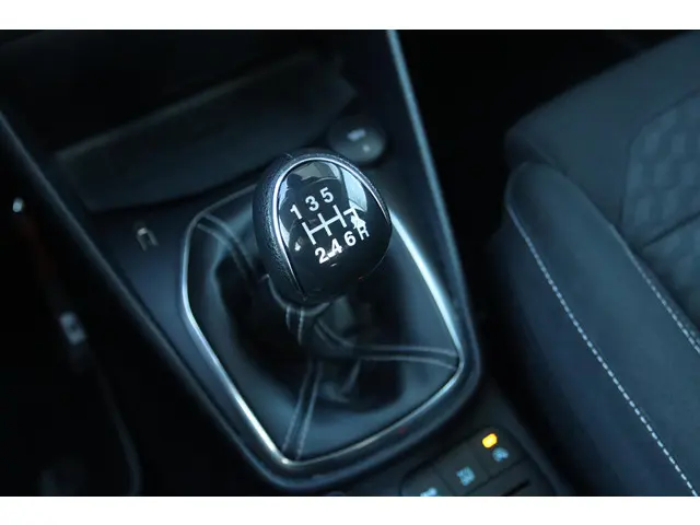 Ford Fiesta 1.0 ECOBOOST HYBRID TITANIUM 2022 Benzine 29