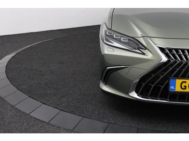 Lexus ES 300h Executive Line 2024 Hybride Benzine 36