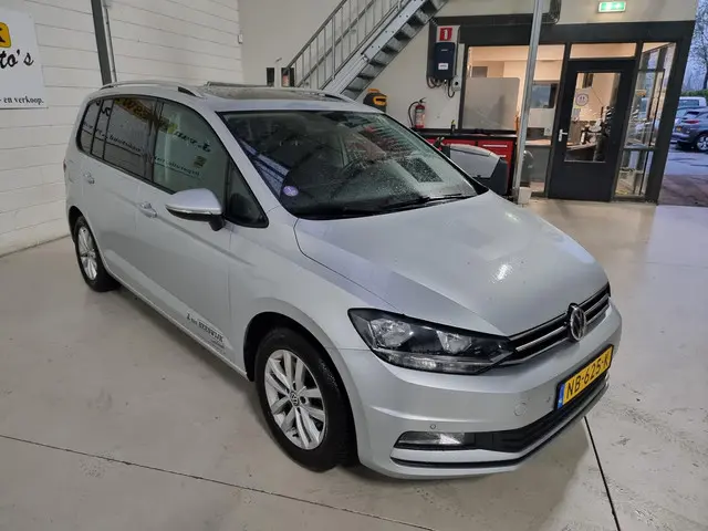 Volkswagen Touran 1.4 TSI Connected Series 2017 Benzine 12
