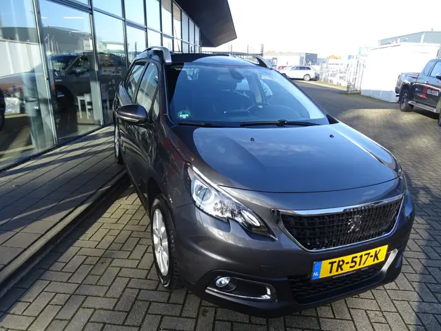 Peugeot 2008 1.2 PureTech Blue Lion 130 PK 2018 Benzine 10