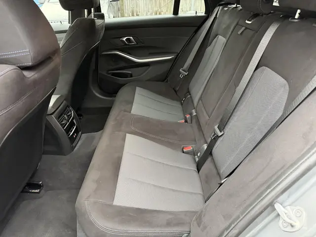 BMW 3 Serie Touring 330i xDrive M-Sport 2025 Benzine 6