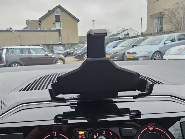 Volkswagen up! 1.0 BMT move up! 2018 Benzine 25