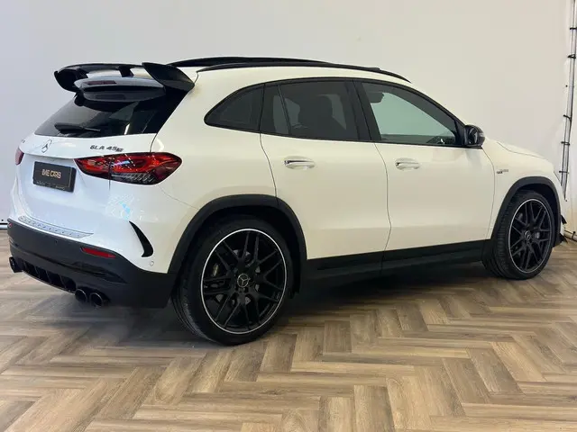 Mercedes-Benz GLA 2