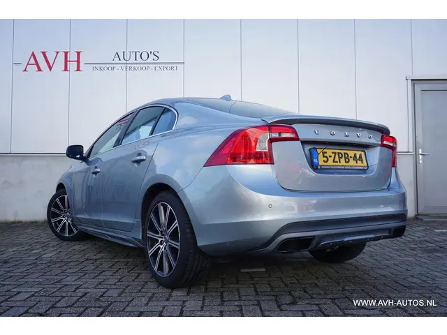 Volvo S60 1.6 T3 Momentum 2015 Benzine 4