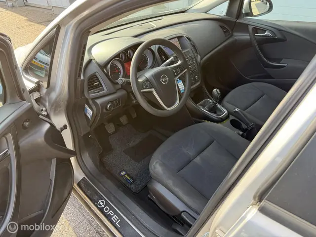 Opel Astra Sports Tourer 1.4 Turbo Business + 2013 Benzine 11