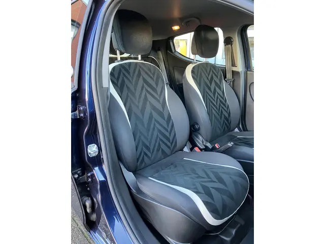 Lancia Ypsilon 1.2 Opening Edition 2016 Benzine 16