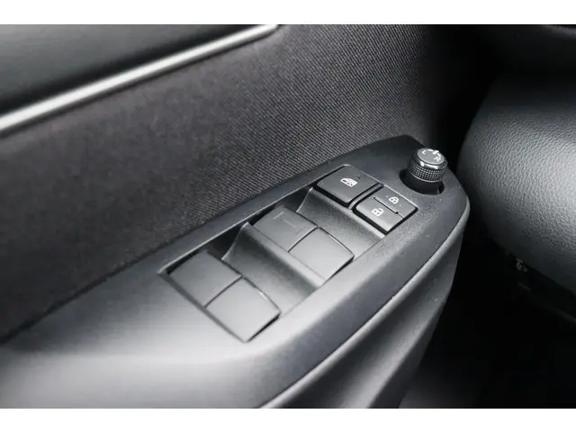 Toyota Yaris 1.5 Hybrid Dynamic 2023 Hybride Benzine 21