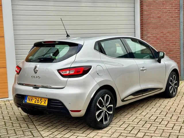 Renault Clio 1.2 TCe Intens Automaat 2017 Benzine 4
