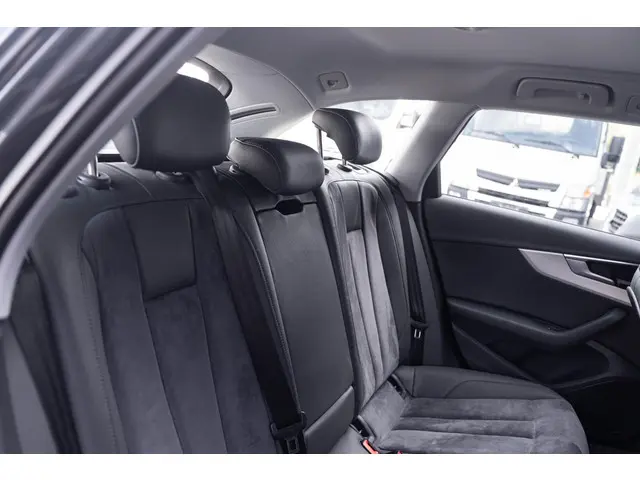 Audi A4 Avant 35 TFSI Business Edition 2021 Benzine 36